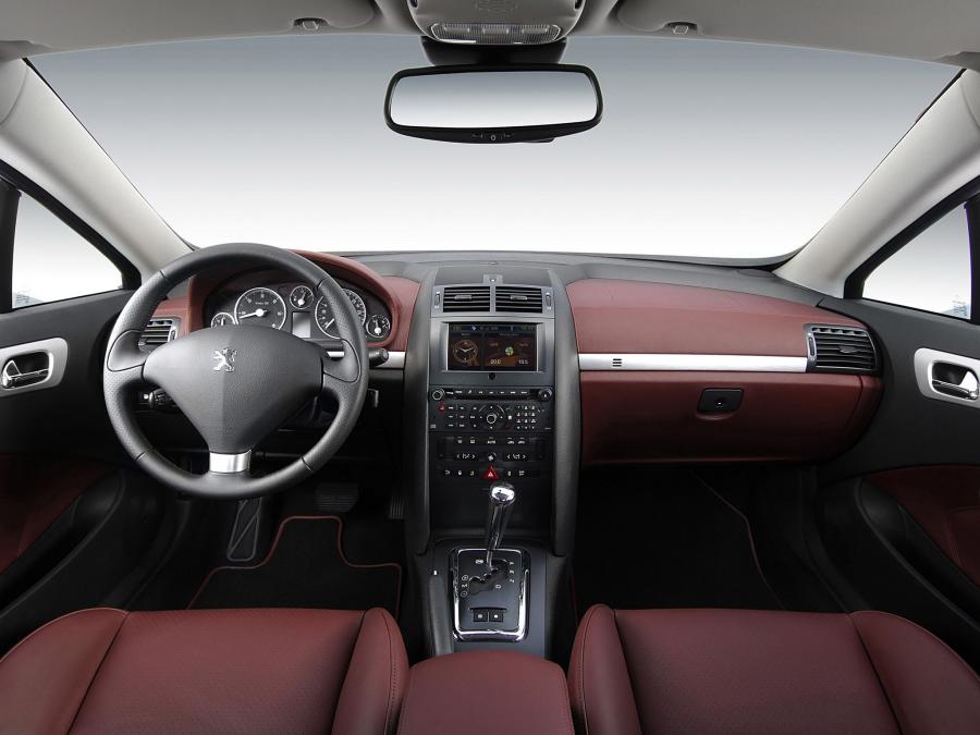  Peugeot 407 Coupe 2.7 V6 HDi 2005 года  (фото 10 из 15)